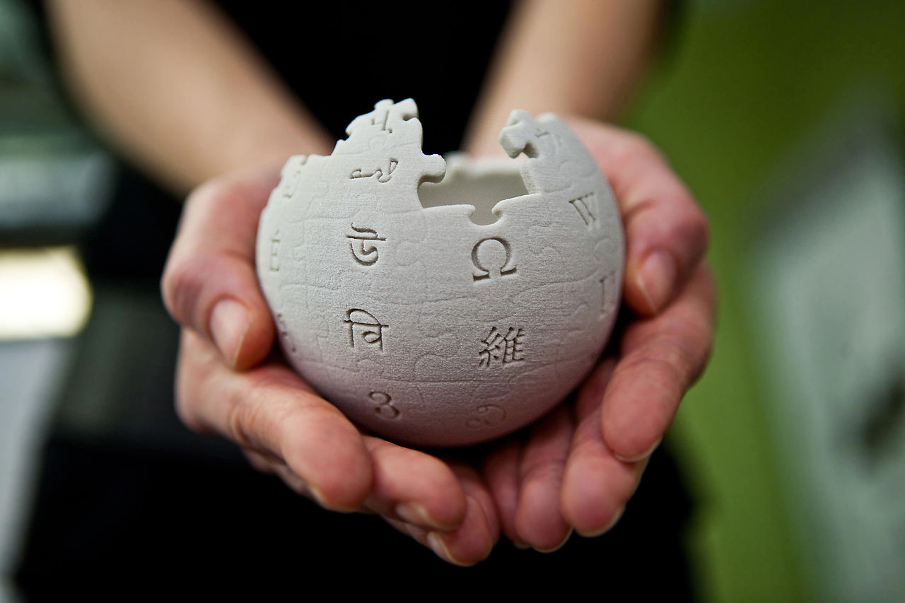 Wikipedia Globe in hands. Photo by Lane Hartwell CC BY-SA 3.0